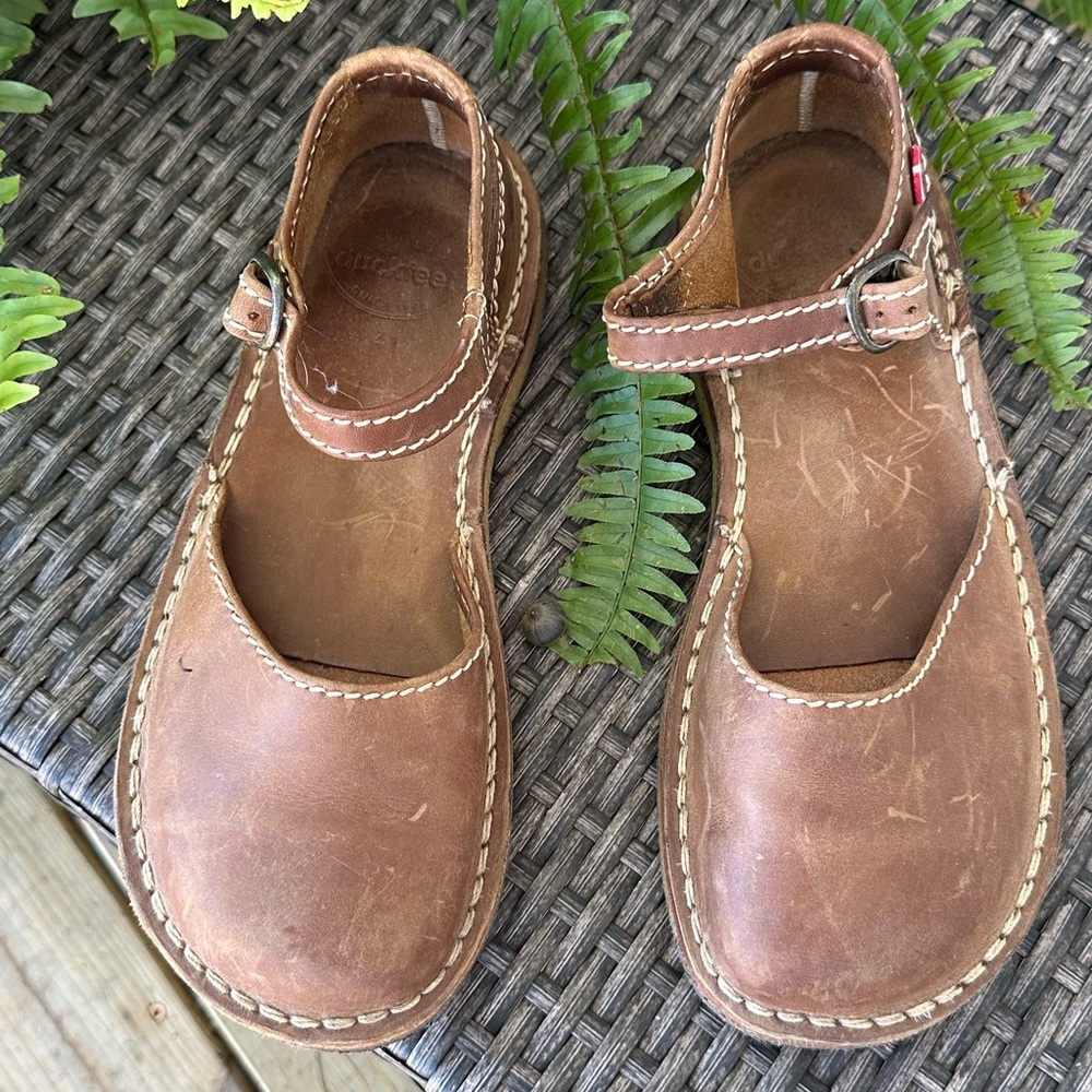 Classic Brown Leather Women's Flats